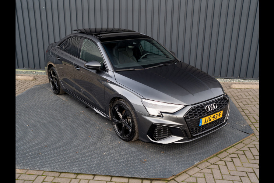 Audi A3 Limousine 35 TFSI S edition | S-Line | Matrix LED | Panodak | Stoelgeheugen | Camera | Prijs Rijklaar!!