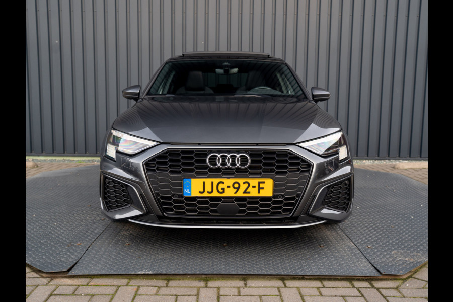 Audi A3 Limousine 35 TFSI S edition | S-Line | Matrix LED | Panodak | Stoelgeheugen | Camera | Prijs Rijklaar!!