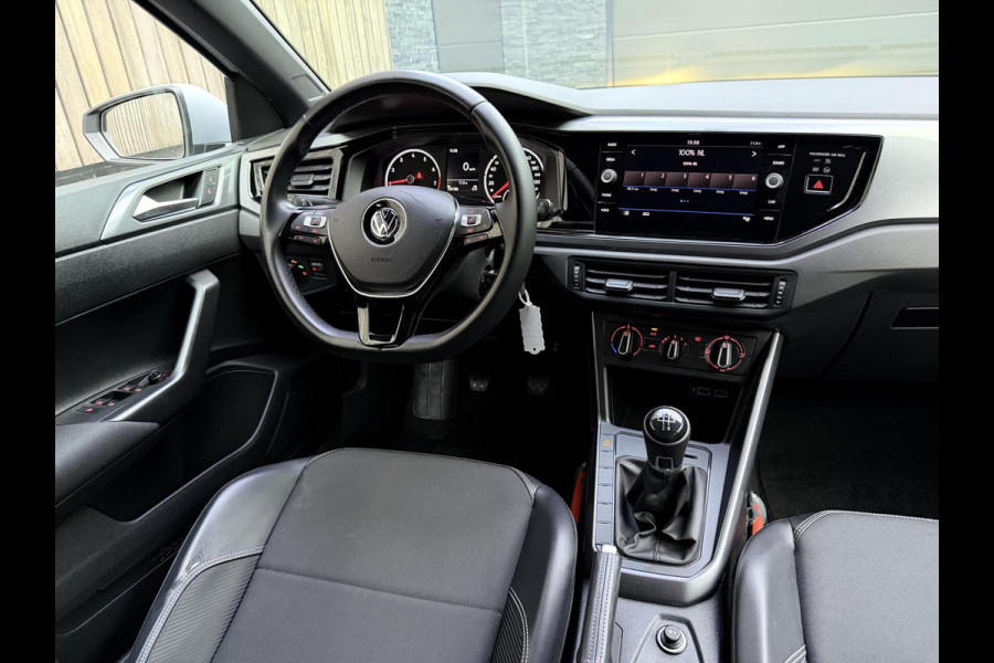 Volkswagen Polo 1.0 TSI R-line | Half leer | Sportstoelen | Airconditioning | Adaptieve cruise control | Trekhaak | Getint glas | Apple CarPlay
