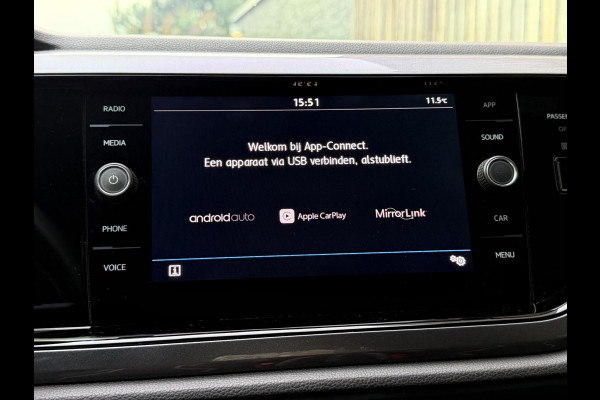 Volkswagen Polo 1.0 TSI R-line | Half leer | Sportstoelen | Airconditioning | Adaptieve cruise control | Trekhaak | Getint glas | Apple CarPlay