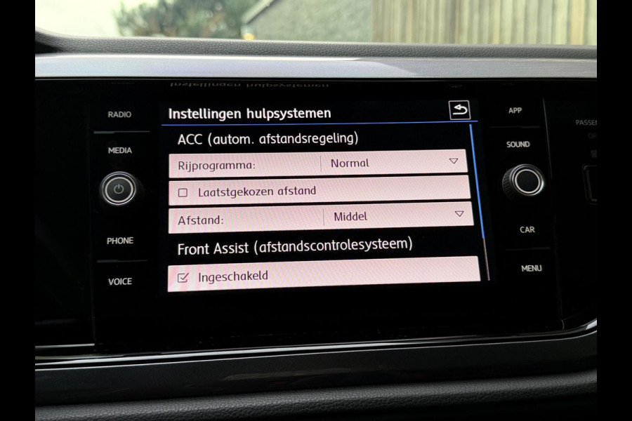 Volkswagen Polo 1.0 TSI R-line | Half leer | Sportstoelen | Airconditioning | Adaptieve cruise control | Trekhaak | Getint glas | Apple CarPlay