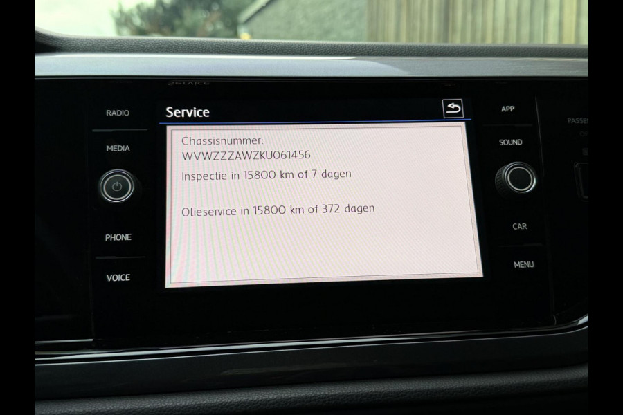 Volkswagen Polo 1.0 TSI R-line | Half leer | Sportstoelen | Airconditioning | Adaptieve cruise control | Trekhaak | Getint glas | Apple CarPlay