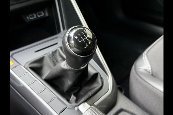 Volkswagen Polo 1.0 TSI R-line | Half leer | Sportstoelen | Airconditioning | Adaptieve cruise control | Trekhaak | Getint glas | Apple CarPlay