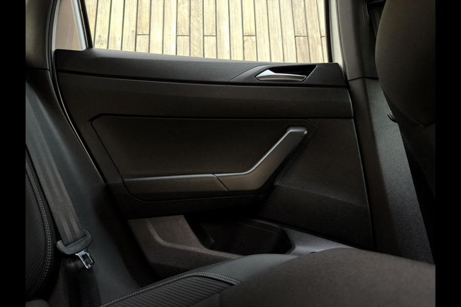 Volkswagen Polo 1.0 TSI R-line | Half leer | Sportstoelen | Airconditioning | Adaptieve cruise control | Trekhaak | Getint glas | Apple CarPlay