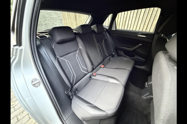 Volkswagen Polo 1.0 TSI R-line | Half leer | Sportstoelen | Airconditioning | Adaptieve cruise control | Trekhaak | Getint glas | Apple CarPlay