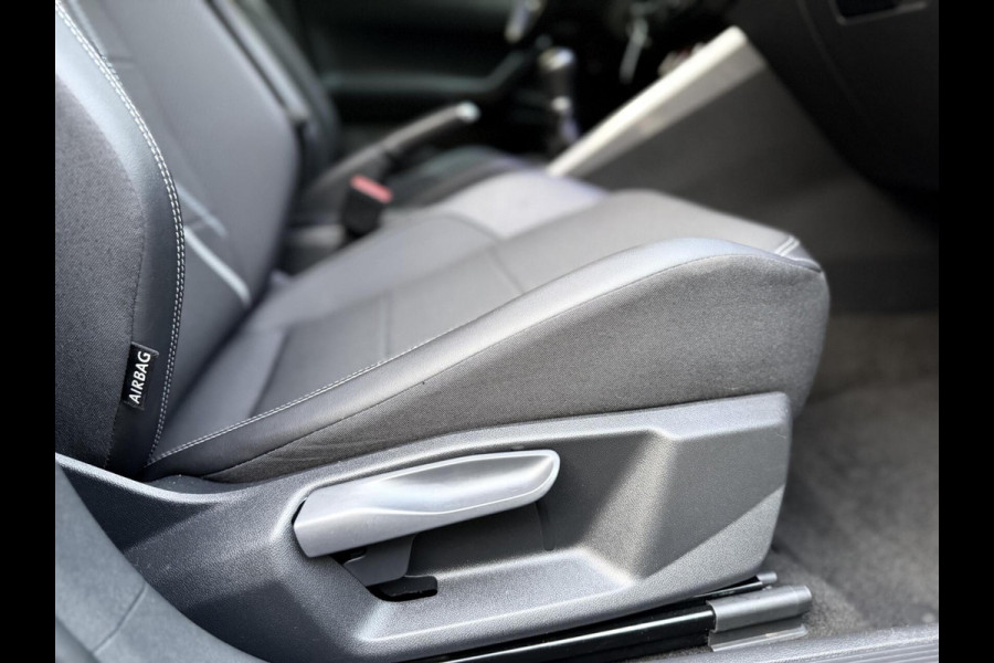 Volkswagen Polo 1.0 TSI R-line | Half leer | Sportstoelen | Airconditioning | Adaptieve cruise control | Trekhaak | Getint glas | Apple CarPlay