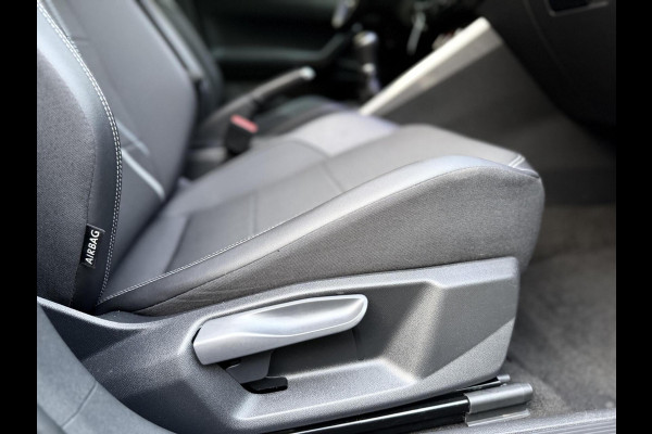Volkswagen Polo 1.0 TSI R-line | Half leer | Sportstoelen | Airconditioning | Adaptieve cruise control | Trekhaak | Getint glas | Apple CarPlay