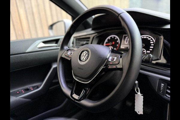Volkswagen Polo 1.0 TSI R-line | Half leer | Sportstoelen | Airconditioning | Adaptieve cruise control | Trekhaak | Getint glas | Apple CarPlay