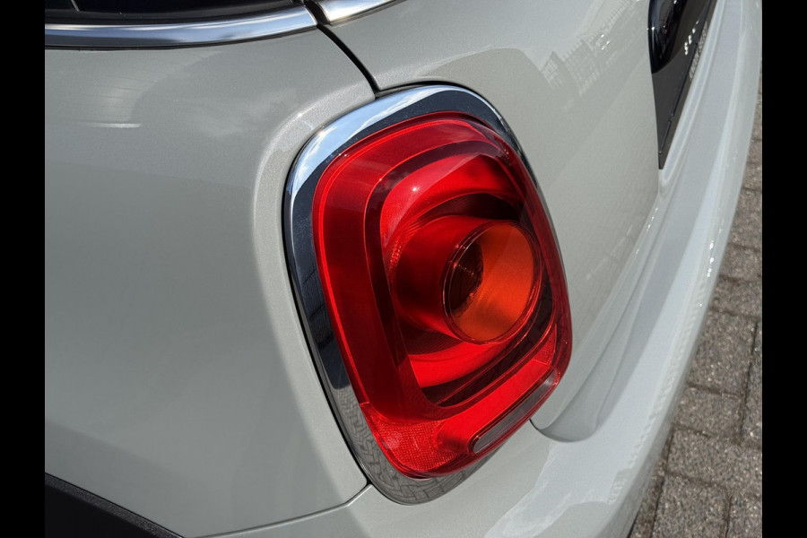 MINI Hatchback Cooper 3 deurs / Airconditioning / Elektrisch Pakket / DAB / 15 Inch / Chrome Line