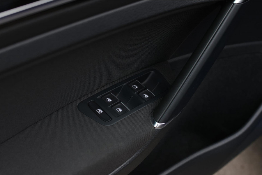 Volkswagen Golf 1.4 TSI Highline R-Line *Virtual*DSG*Massage*Led*