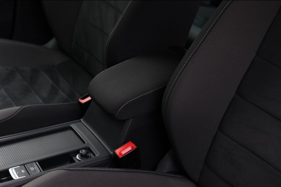 Volkswagen Golf 1.4 TSI Highline R-Line *Virtual*DSG*Massage*Led*