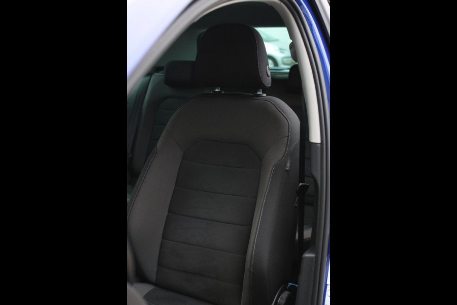 Volkswagen Golf 1.4 TSI Highline R-Line *Virtual*DSG*Massage*Led*