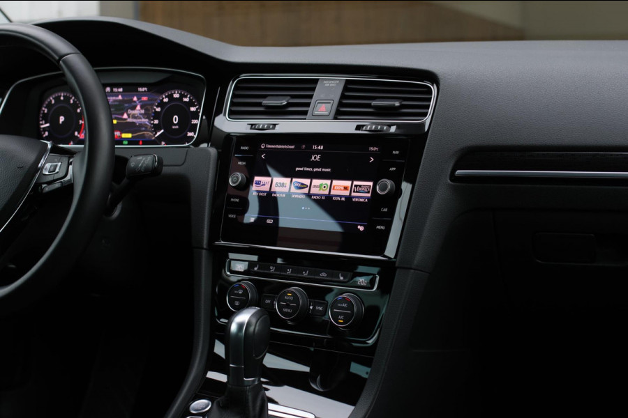 Volkswagen Golf 1.4 TSI Highline R-Line *Virtual*DSG*Massage*Led*