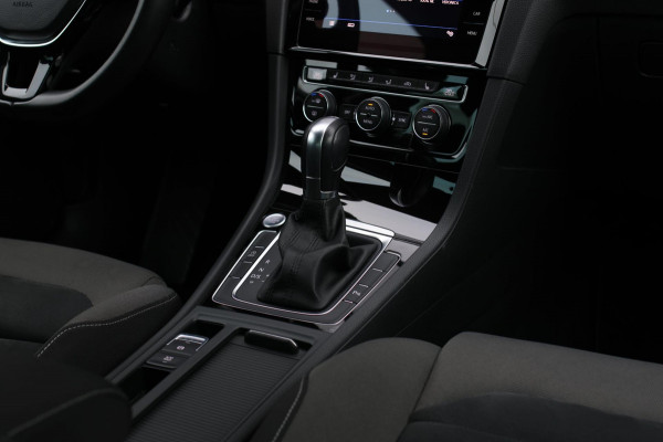 Volkswagen Golf 1.4 TSI Highline R-Line *Virtual*DSG*Massage*Led*