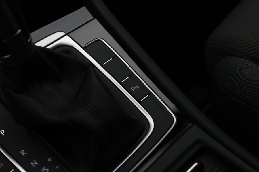 Volkswagen Golf 1.4 TSI Highline R-Line *Virtual*DSG*Massage*Led*