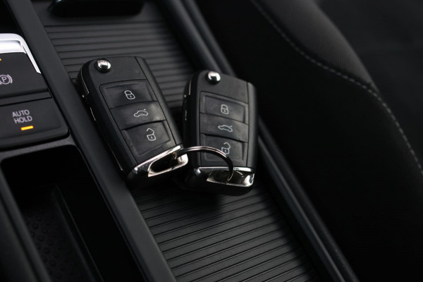 Volkswagen Golf 1.4 TSI Highline R-Line *Virtual*DSG*Massage*Led*