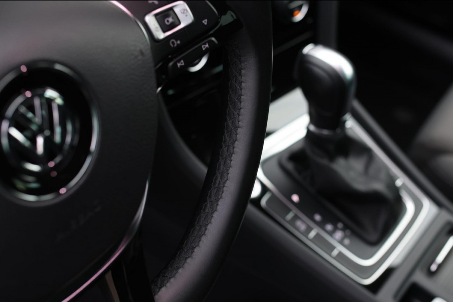 Volkswagen Golf 1.4 TSI Highline R-Line *Virtual*DSG*Massage*Led*