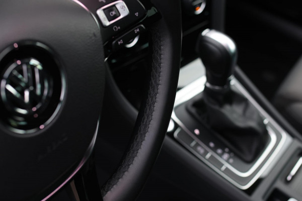 Volkswagen Golf 1.4 TSI Highline R-Line *Virtual*DSG*Massage*Led*