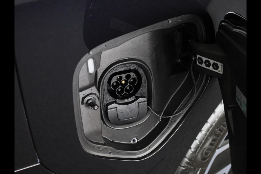 Volkswagen ID. Buzz Cargo 77 kWh 204PK | Navigatie | Trekhaak | Verwarmde voorruit |