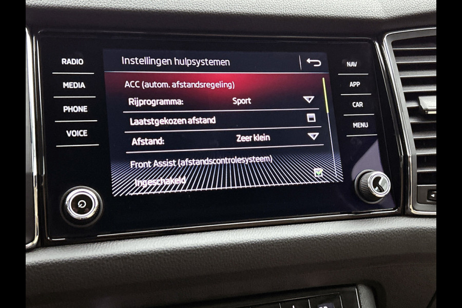 Škoda Kodiaq 1.5 TSI Ambition Business AANBIEDING!!! (NL-auto, Dealer OnderH, Trekhaak, Carplay, StoelV V+A, Navi, PDC, Crui, Etc)