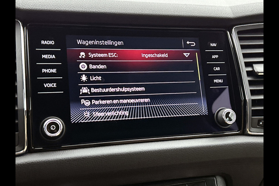 Škoda Kodiaq 1.5 TSI Ambition Business AANBIEDING!!! (NL-auto, Dealer OnderH, Trekhaak, Carplay, StoelV V+A, Navi, PDC, Crui, Etc)
