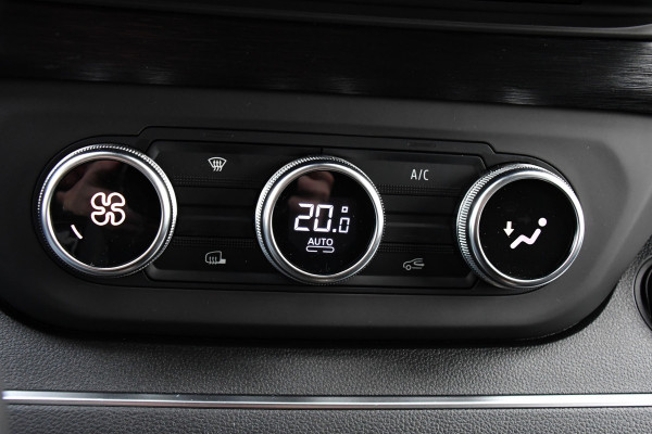 Renault Trafic 2.0 170 L2H1 DC Black Edition Extra Cruise, Camera, Carplay, LED, 170pk, Stoelverwarming, 2 x Schuifdeur, NAVI, Automaat, Clima, Uniek!