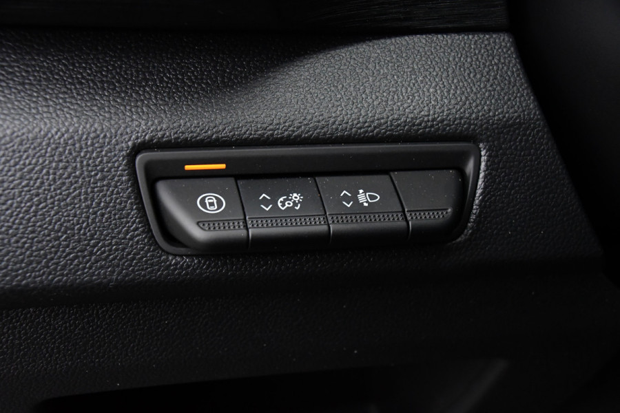 Renault Trafic 2.0 170 L2H1 DC Black Edition Extra Cruise, Camera, Carplay, LED, 170pk, Stoelverwarming, 2 x Schuifdeur, NAVI, Automaat, Clima, Uniek!