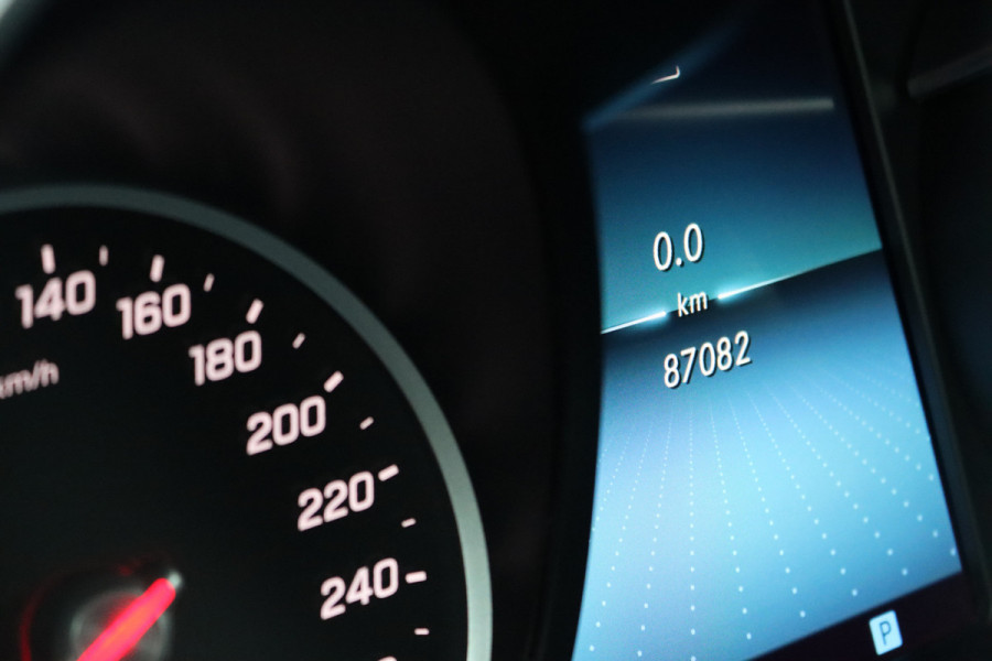 Mercedes-Benz C-Klasse 180 Business Solution AMG | Camera | Leder | High Performance LED | Stoelverwarming | 18'' inch | Inparkeerpakket |