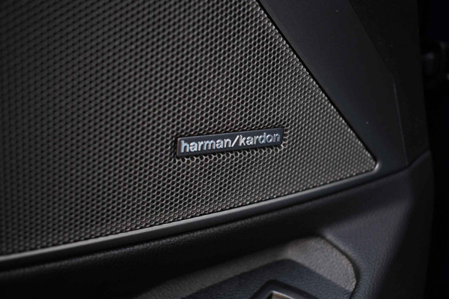 BMW 3 Serie Touring 330e M-Sport LCI-2 Pano Trekh ACC H/K 360 HUD 19inch