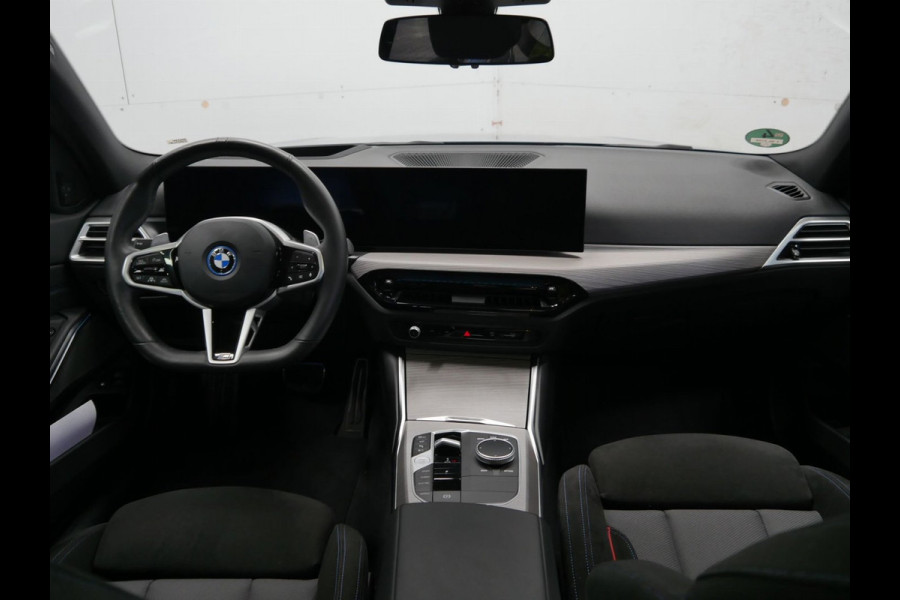 BMW 3 Serie Touring 330e M-Sport LCI-2 Pano Trekh ACC H/K 360 HUD 19inch