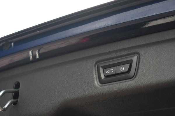 BMW 3 Serie Touring 330e M-Sport LCI-2 Pano Trekh ACC 360 HUD 19inch