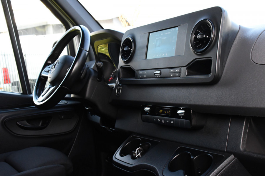 Mercedes-Benz Sprinter 319 1.9 CDI L2H2 RWD PB Edition Camera, Cruise, Carplay, 190pk, LED, 3500kg Trekhaak, Stoelverwarming, Multimedia, Uniek!