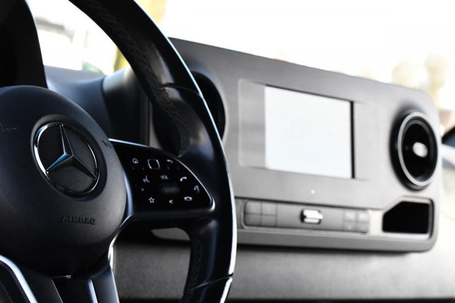 Mercedes-Benz Sprinter 319 1.9 CDI L2H2 RWD PB Edition Camera, Cruise, Carplay, 190pk, LED, 3500kg Trekhaak, Stoelverwarming, Multimedia, Uniek!