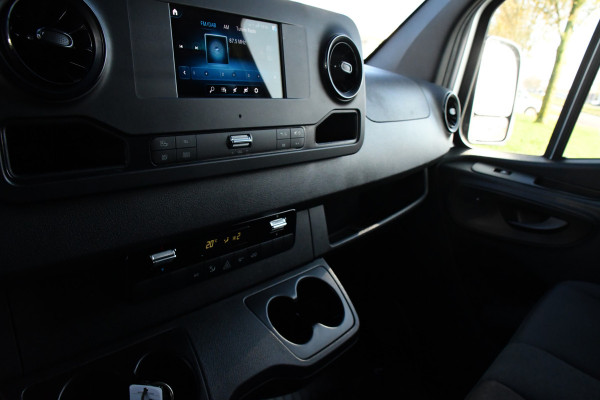 Mercedes-Benz Sprinter 319 1.9 CDI L2H2 RWD PB Edition Camera, Cruise, Carplay, 190pk, LED, 3500kg Trekhaak, Stoelverwarming, Multimedia, Uniek!