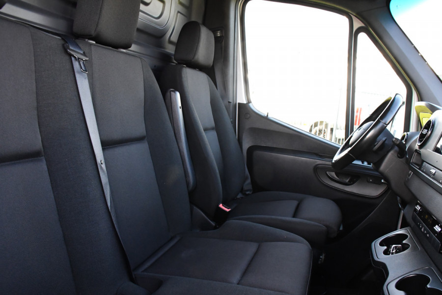Mercedes-Benz Sprinter 319 1.9 CDI L2H2 RWD PB Edition Camera, Cruise, Carplay, 190pk, LED, 3500kg Trekhaak, Stoelverwarming, Multimedia, Uniek!
