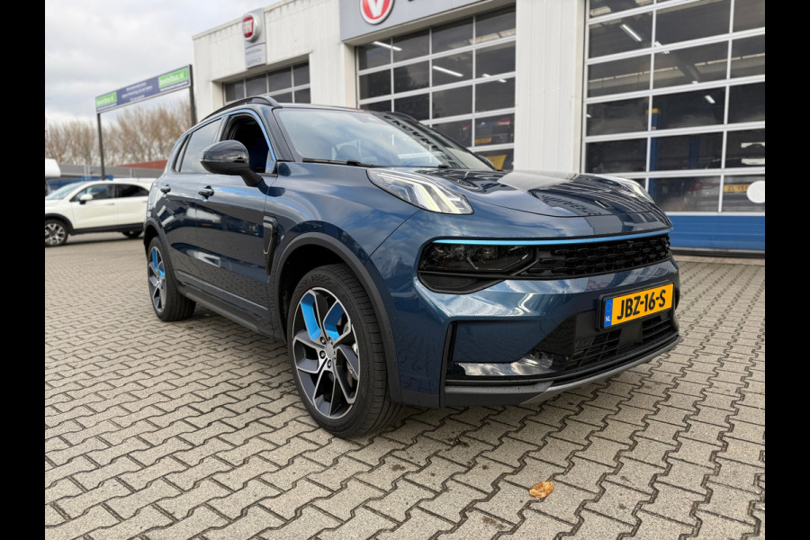 Lynk & Co 01 1.5 PLUG-IN HYBRID (PHEV) 261PK 6.6KW LADEN ZWARTE HEMEL/STUURWIELVERWARMING AUTOMAAT (RIJKLAARPRIJS)