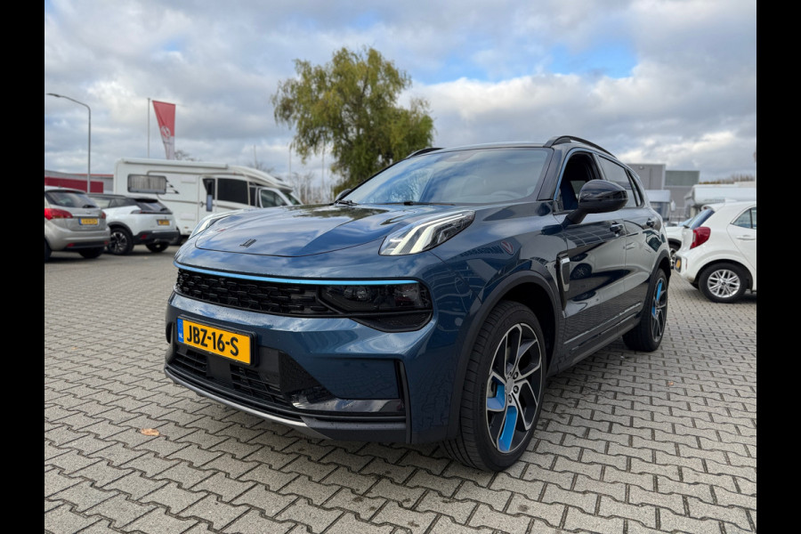 Lynk & Co 01 1.5 PLUG-IN HYBRID (PHEV) 261PK 6.6KW LADEN ZWARTE HEMEL/STUURWIELVERWARMING AUTOMAAT (RIJKLAARPRIJS)