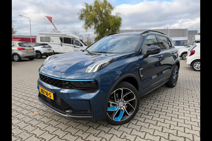 Lynk & Co 01 1.5 PLUG-IN HYBRID (PHEV) 261PK 6.6KW LADEN ZWARTE HEMEL/STUURWIELVERWARMING AUTOMAAT (RIJKLAARPRIJS)