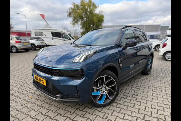 Lynk & Co 01 1.5 PLUG-IN HYBRID (PHEV) 261PK 6.6KW LADEN ZWARTE HEMEL/STUURWIELVERWARMING AUTOMAAT (RIJKLAARPRIJS)