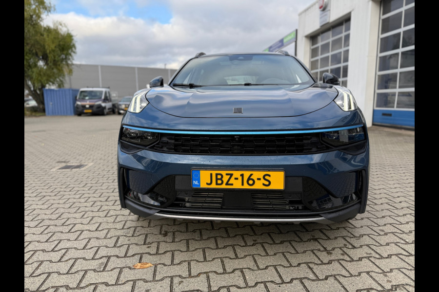 Lynk & Co 01 1.5 PLUG-IN HYBRID (PHEV) 261PK 6.6KW LADEN ZWARTE HEMEL/STUURWIELVERWARMING AUTOMAAT (RIJKLAARPRIJS)