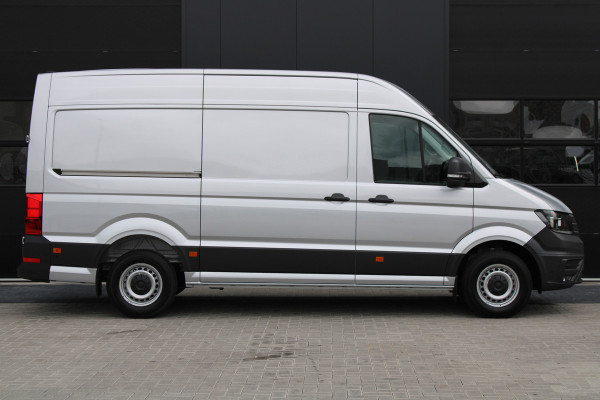 Volkswagen Crafter 30 2.0 TDI L3H3 140pk - Navigatie - DAB - Geveerde Stoel - Camera - Carplay - Rijklaar