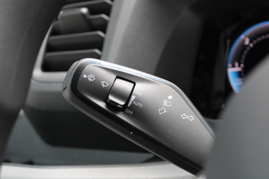 Volkswagen Crafter 30 2.0 TDI L3H3 140pk - Navigatie - DAB - Geveerde Stoel - Camera - Carplay - Rijklaar