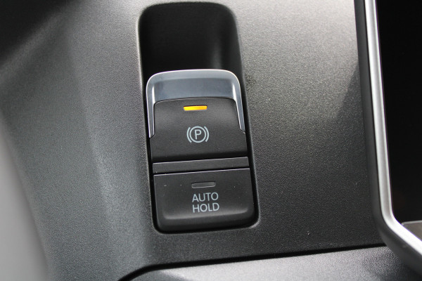 Volkswagen Crafter 30 2.0 TDI L3H3 140pk - Navigatie - DAB - Geveerde Stoel - Camera - Carplay - Rijklaar