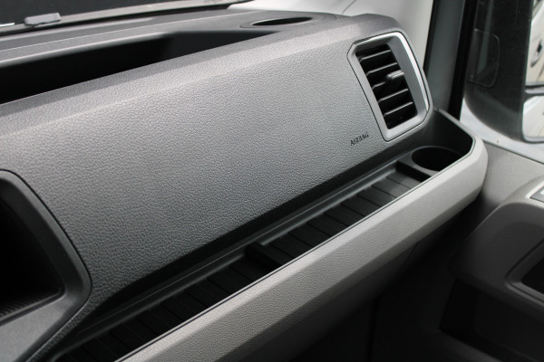 Volkswagen Crafter 30 2.0 TDI L3H3 140pk - Navigatie - DAB - Geveerde Stoel - Camera - Carplay - Rijklaar