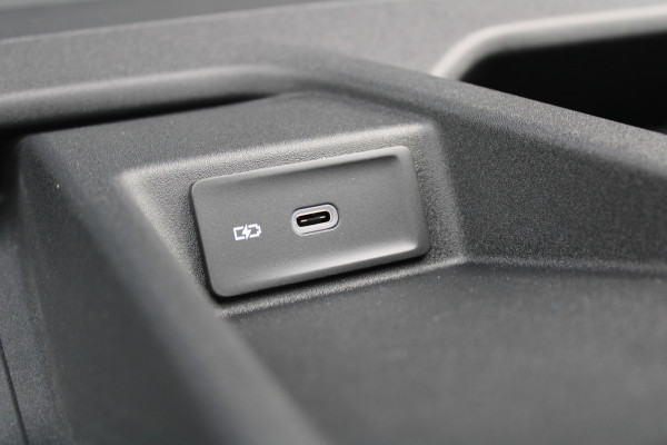 Volkswagen Crafter 30 2.0 TDI L3H3 140pk - Navigatie - DAB - Geveerde Stoel - Camera - Carplay - Rijklaar