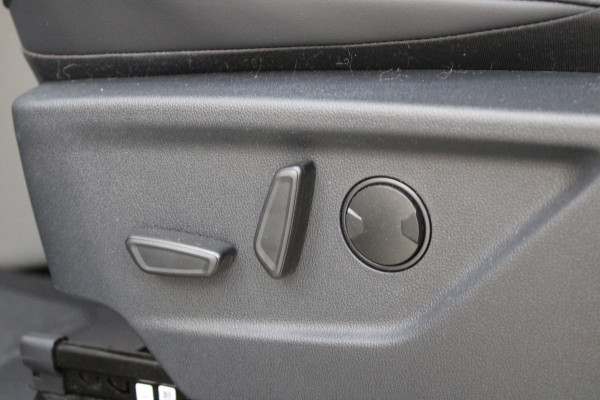 Ford Tourneo Custom 320 2.0 TDCI L2H1 Titanium X DC 170pk - Adaptive Cruise - LED - Blind Spot - Leder - Navigatie - 360 Camera - Trekhaak -