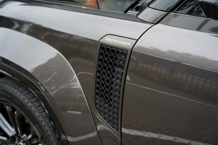 Land Rover Defender 110 P 635 V 8 Octa By Lamborghini VAN GRIJS Kenteken