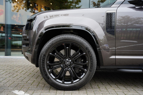 Land Rover Defender 110 P 635 V 8 Octa By Lamborghini VAN GRIJS Kenteken