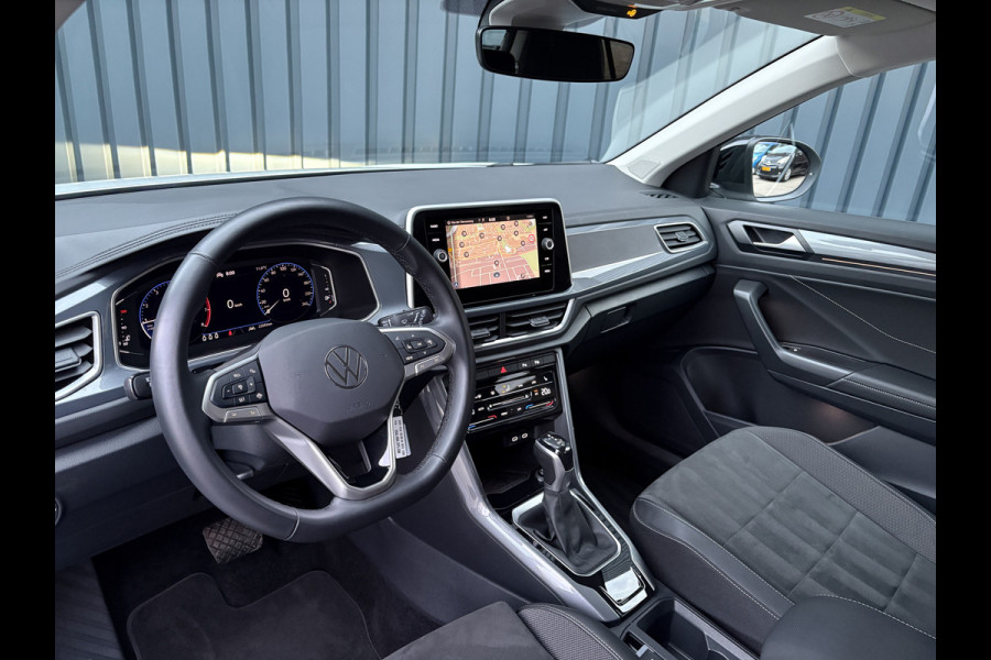 Volkswagen T-Roc 1.5 TSI 150Pk DSG Style | Trekhaak afnb. | IQ Light | Allseason banden | Prijs Rijklaar!!