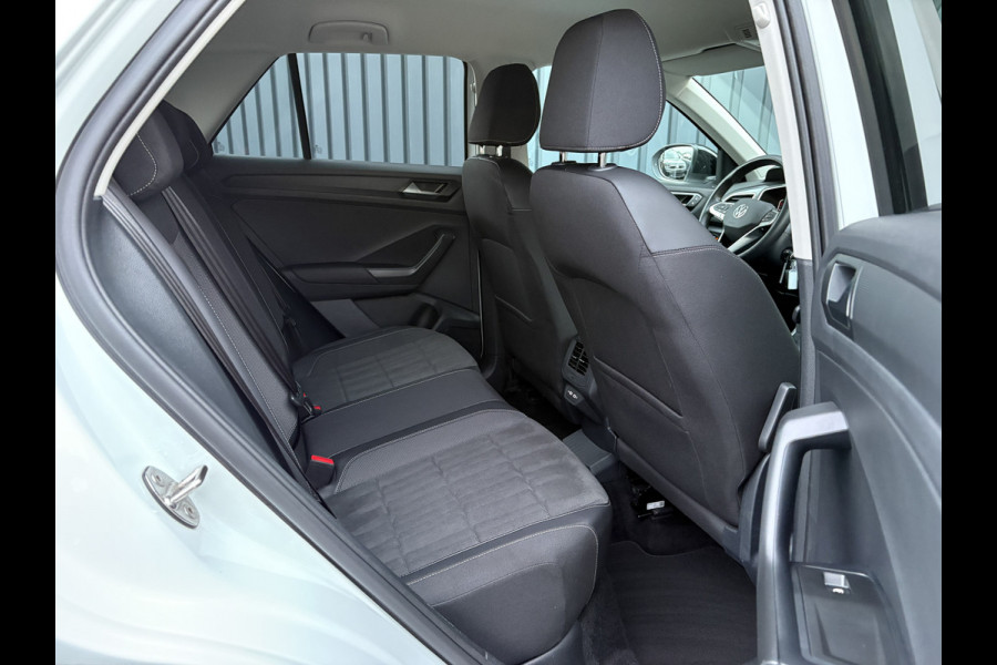 Volkswagen T-Roc 1.5 TSI 150Pk DSG Style | Trekhaak afnb. | IQ Light | Allseason banden | Prijs Rijklaar!!